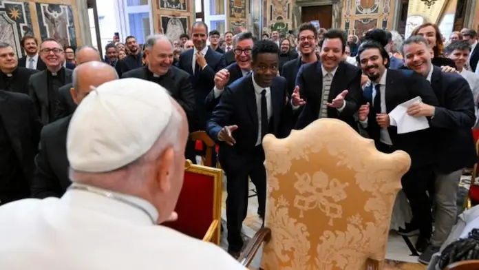 Papa Francisco se reúne con cómicos de todo el mundo, asisten Chumel Torres y Florinda Meza