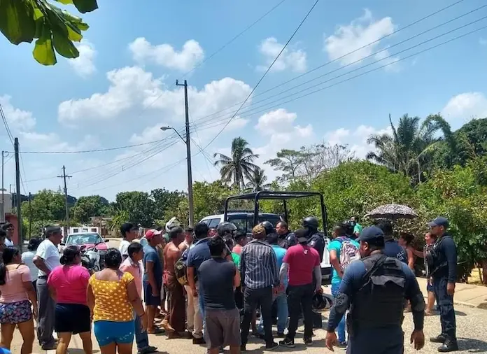 Pobladores del sur de Veracruz siguen deteniendo personas sospechosas ante las presuntas desapariciones de menores
