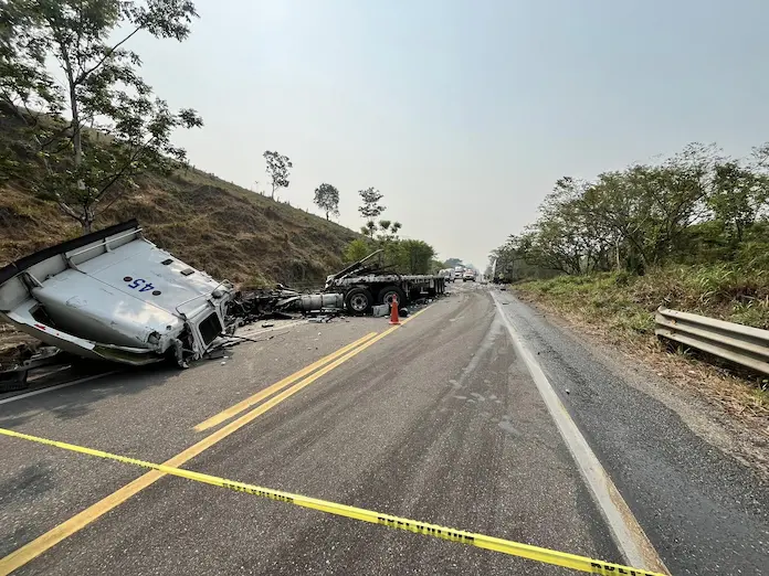Aparatoso accidente en la autopista Las Choapas-Ocozocoautla