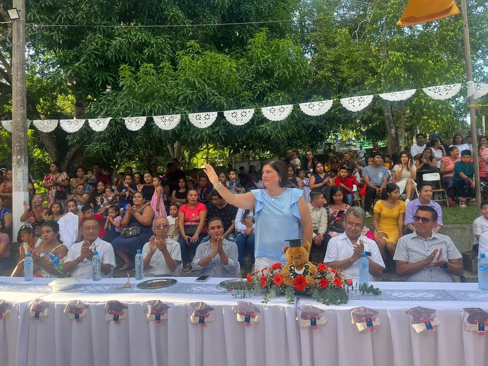 La Alcaldesa, Dra Remedios invitada de honor en la graduación de la primaria Gral. francisco Villa