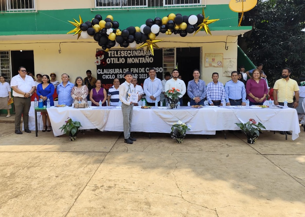 Clausura de la Telesecundaria Otilio Montaño de la Comunidad La Victoria, en Catemaco
