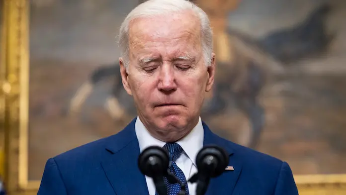 El presidente de EE.UU. Joe Biden dio positivo por covid-19
