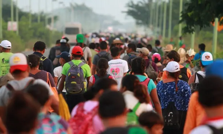 Caravana con más de mil migrantes sale de Suchiate, Chiapas, hacia EU
