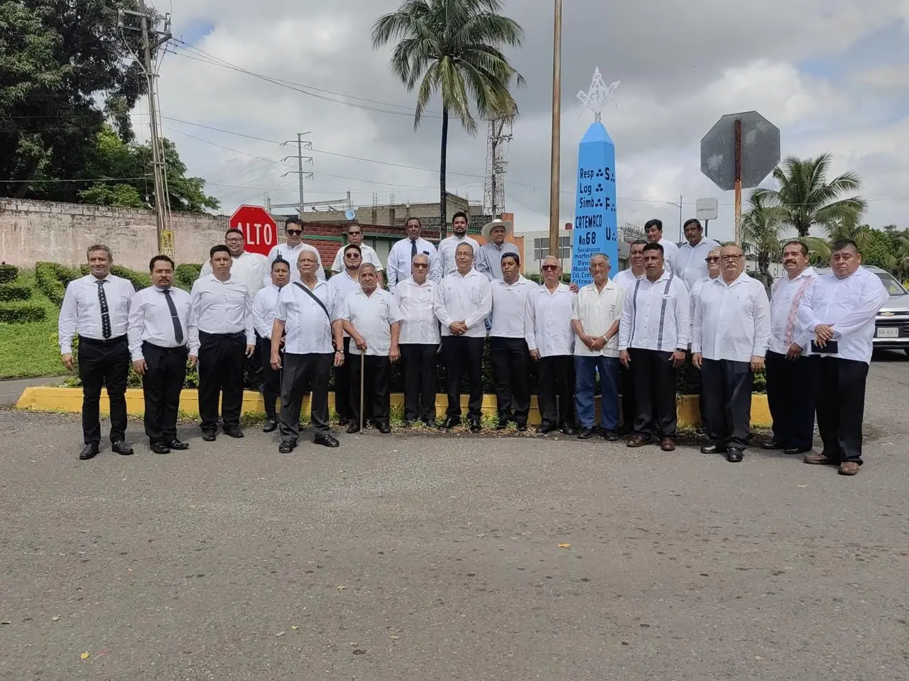 Alcalde Lic. Juan José Rosario Morales asiste a a la inauguración del Monolito Masonico de Catemaco