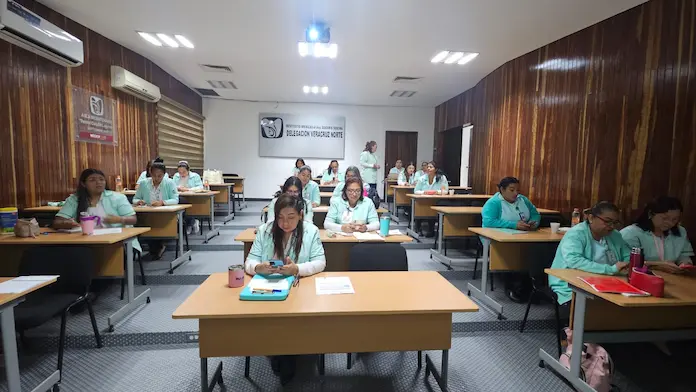 Imparte IMSS Veracruz Norte curso dirigido Asistentes Médicas