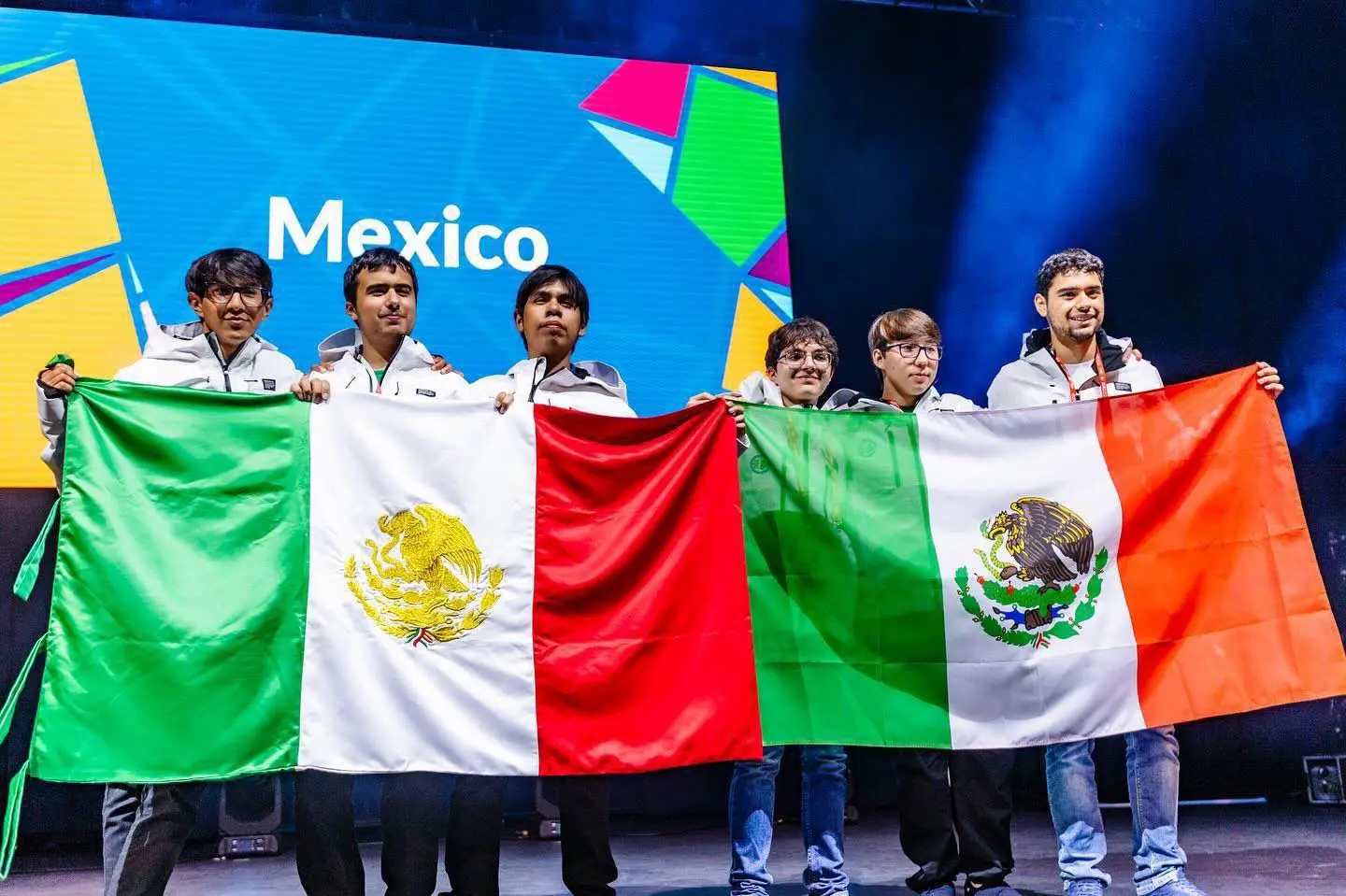 Niños mexicanos ganan medalla de oro en Olimpiada Internacional de Matemáticas