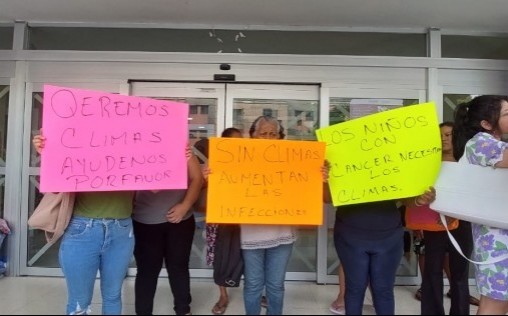 Papás de niños con cáncer se manifiestan por falta de aire acondicionado en la Torre Pediátrica de Veracruz