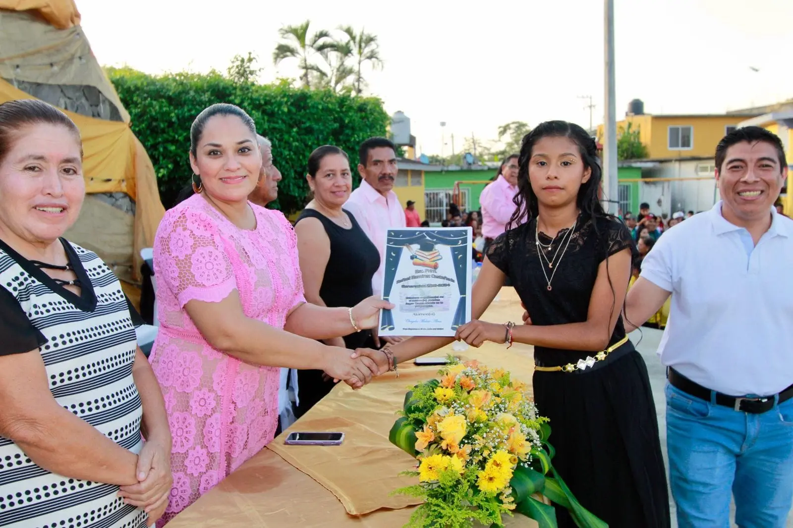 Acude Alcaldesa de Santiago Tuxtla a la graduación de alumnos de la Escuela Primaria «Rafael Ramírez Castañeda» en Tres Zapotes