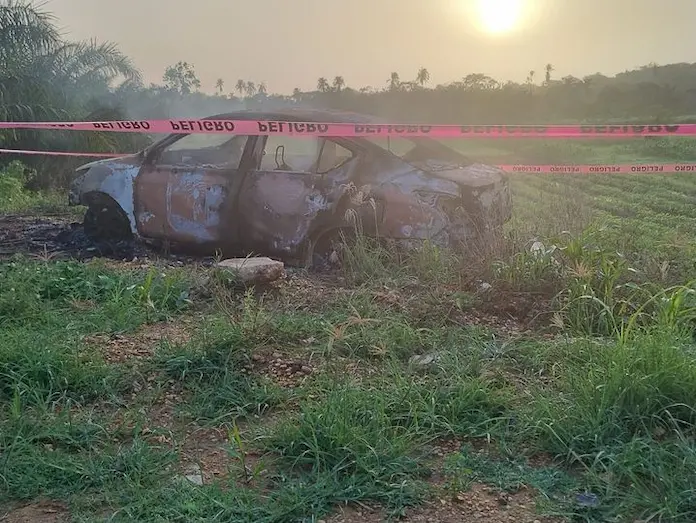 Localizan cadáver dentro de un auto calcinado