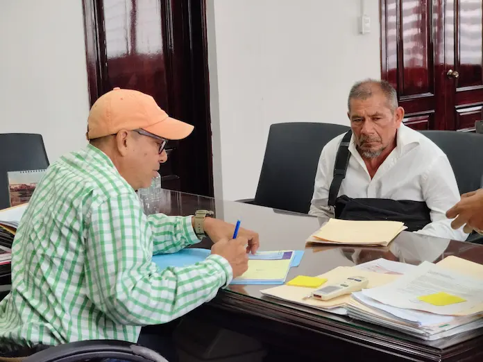 Ofrece Alcalde de Catemaco atención ciudadana