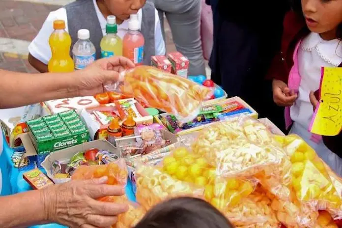 Persiste venta de comida chatarra en escuelas de Veracruz