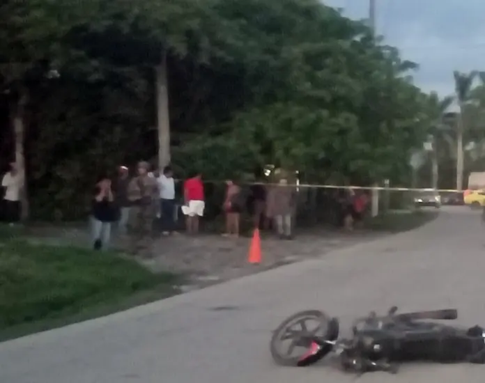 Motociclista mu€re tras ser atropellado