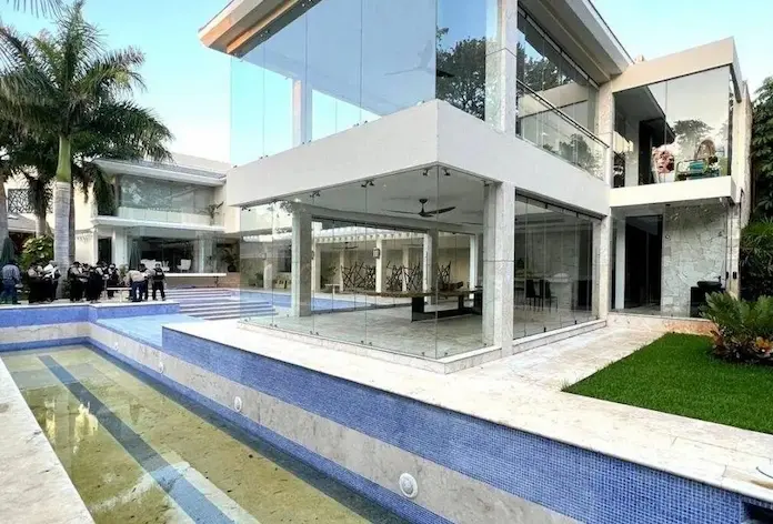 ‘Alito’ Moreno y su lujosa mansión de 300 millones de pesos en Campeche