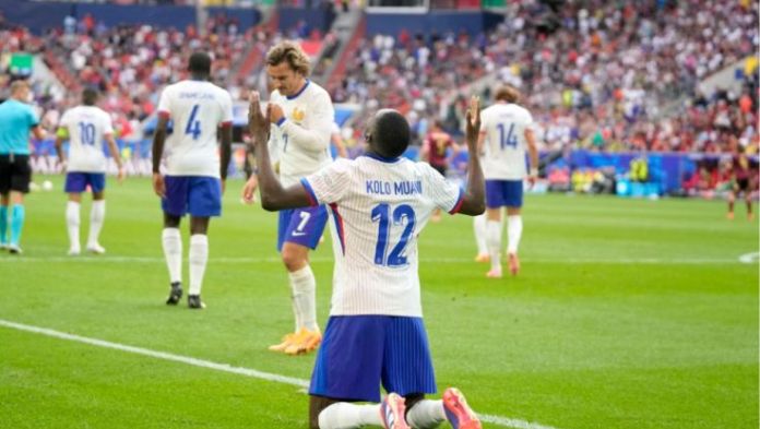 Francia derrota a Bélgica con un autogol y se clasifica a los cuartos de la Eurocopa