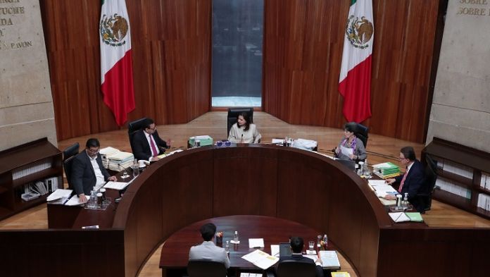 Revocan suspensión que ordena a TEPFJ nombrar a dos magistrados