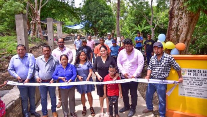 Inauguran muro y pavimentación del camino de la localidad de Salto de Agua de los Islabas 1
