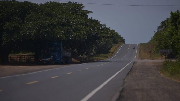 Urgen acciones de mantenimiento en carreteras de Veracruz, se encuentran en total abandono los tramos de la region de los Tuxtlas