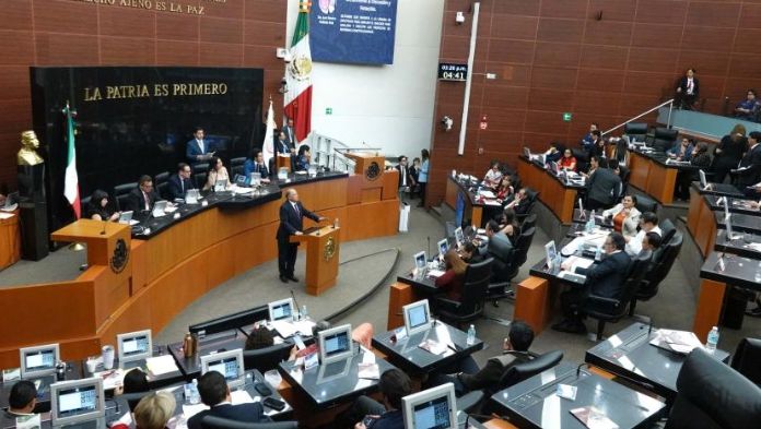 Senadores piden aulas para niños migrantes