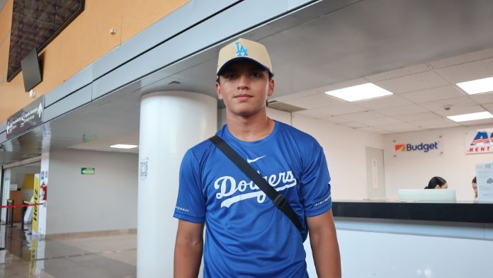 Menor mexicano de 14 años hace historia tras firmar con Los Angeles Dodgers