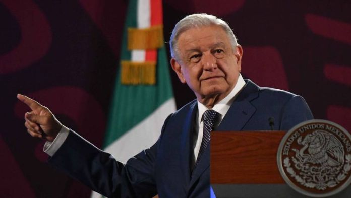 AMLO revela 13 casos de empresas que no pagan impuestos y donde el PJF retrasa las audiencias
