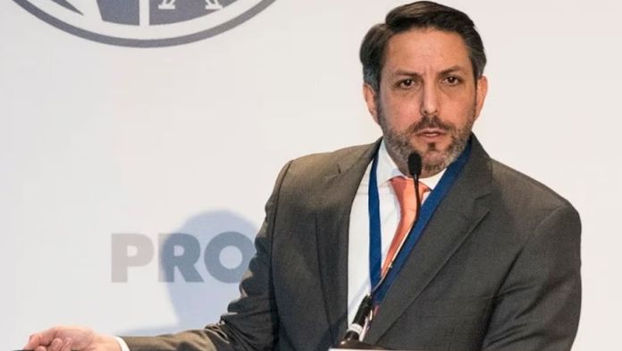 Ex jefe de la CFE señalado por comprar casa en Francia ‘con dinero no declarado’