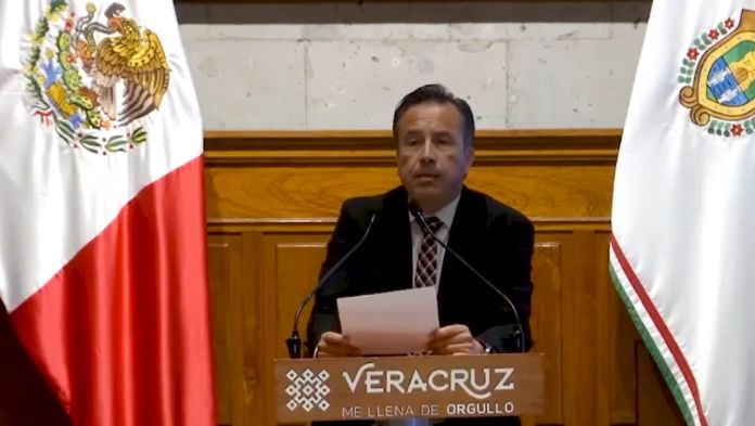 Tras exhibirse la gran cantidad de baches, iniciará rehabilitación de carretera en zona de Laguna Verde: Gobernador.