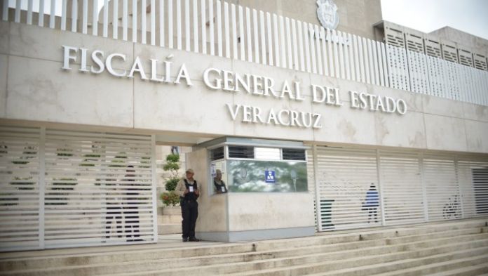 Fiscalía cobraba moches de 80 mil pesos para no ejecutar órdenes de aprehensión, acusa Cuitláhuac