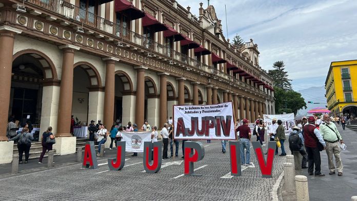 «Cuitláhuac, tu acción omisa afecta a jubilados”: pensionados