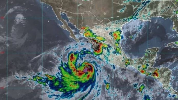 Este es el ciclón tropical que llegaría a México junto con Carlotta