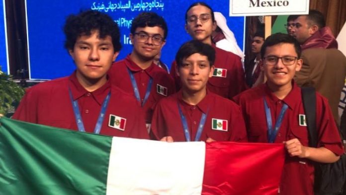 Estudiantes mexicanos ganan medalla en Olimpiada de Física celebrada en Irán