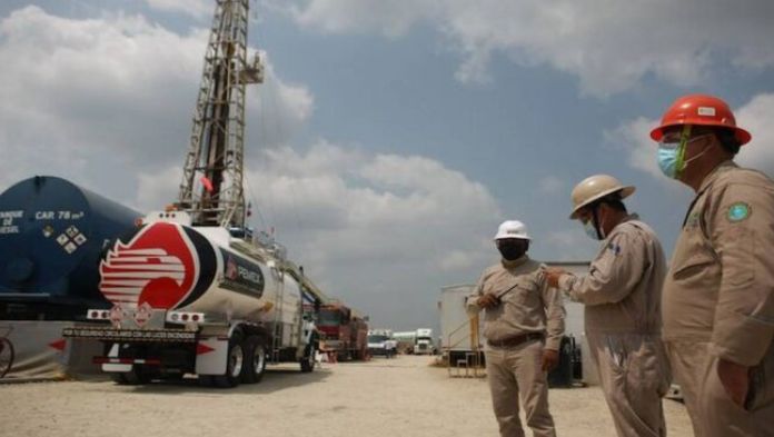 Pemex y STPRM acuerdan alza salarial global de 7%