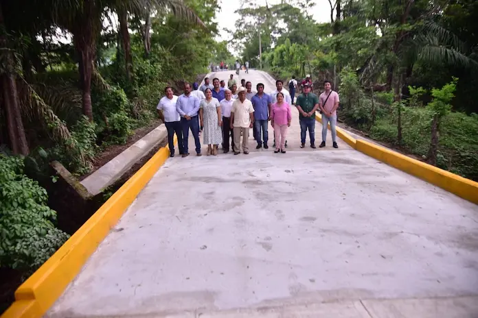Inauguran segunda etapa de la construcción de las huellas del camino principal en Omeapan