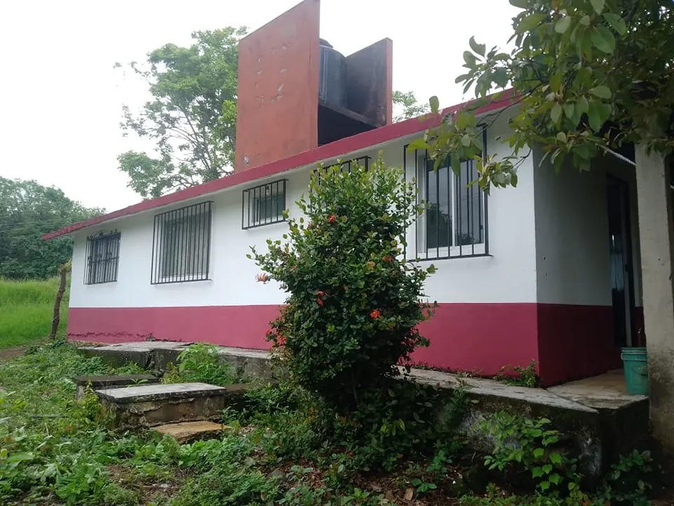 Pintan casa de salud de la localidad de Puerta Nueva