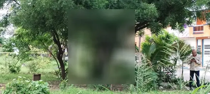 Meπor de edad se qu1ta la v1da en un parque del puerto de Veracruz