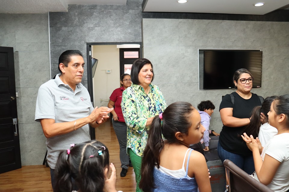 Alcaldesa de San Andrés Tuxtla recibe a niños del curso de verano «Mis Vacaciones en la Biblioteca”