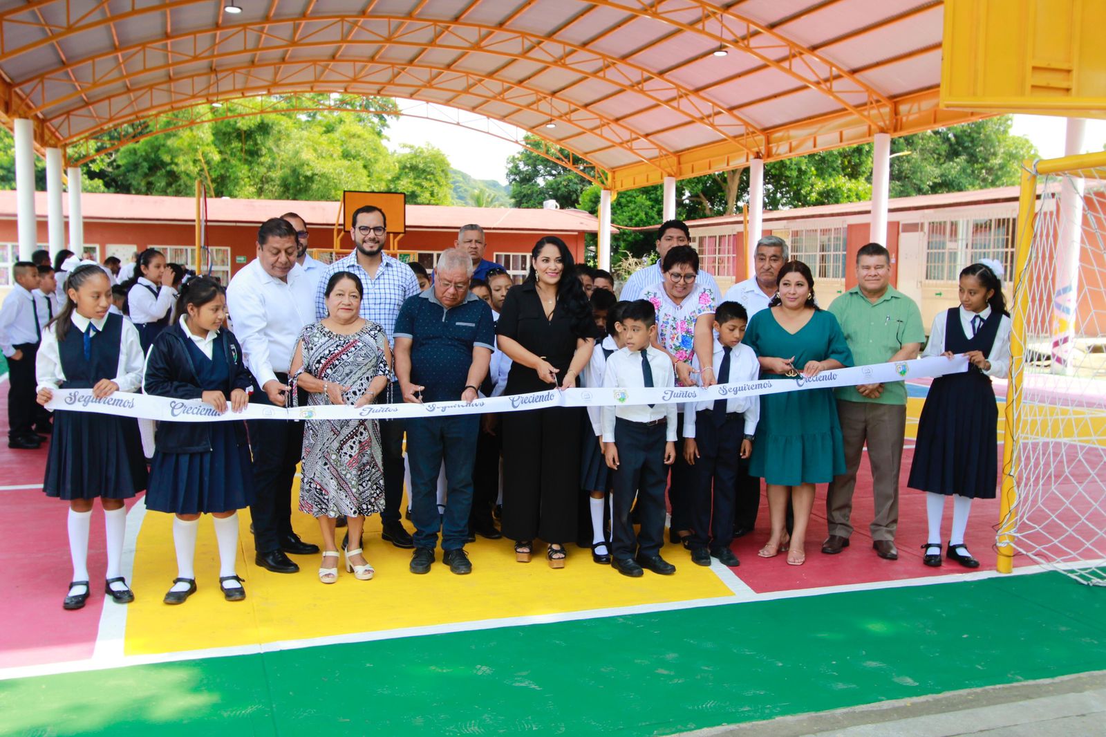 Alcaldesa de Santiago Tuxtla asiste al inicio del Ciclo Escolar 2024-2025 de la Escuela Primaria “Francisco Javier Mina”