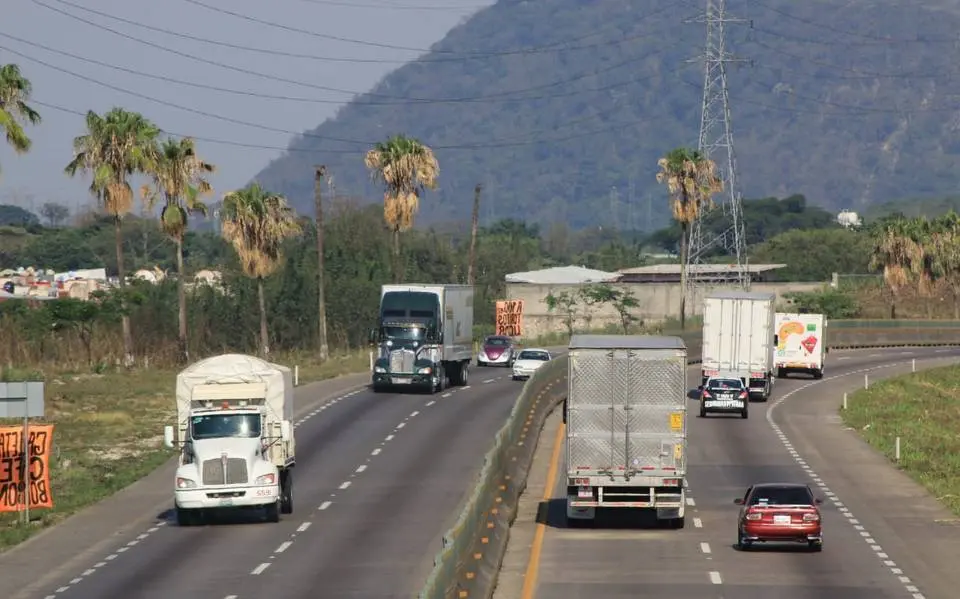 Aumentan asaltos a transportistas en carreteras de Veracruz