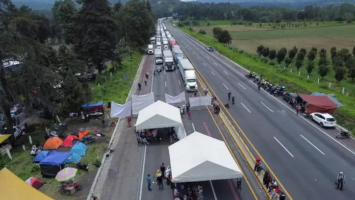 Cayó el excomisario de Tlahuapan señalado como responsable por el bloqueo de la autopista México-Puebla