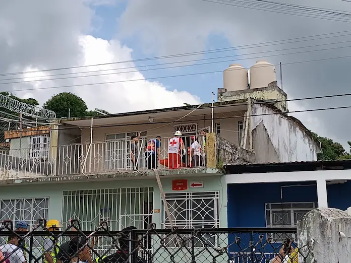 Hombre cae de azote del segundo piso de su vivienda en San Andrés Tuxtla
