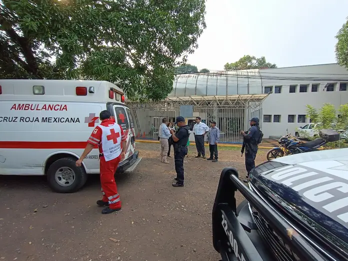 Masculino cae de 10 metros de altura mientras realizaba trabajos en la UGM