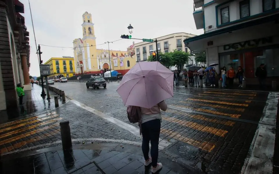 Onda tropical 17 pegará con lluvias fuertes en estos estados de lunes a miércoles; incluido Veracruz