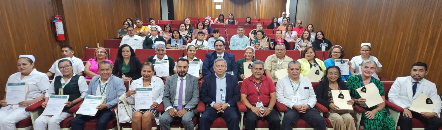 Entrega IMSS Veracruz Norte 27 reconocimientos por 25 y 30 años de antigüedad laboral