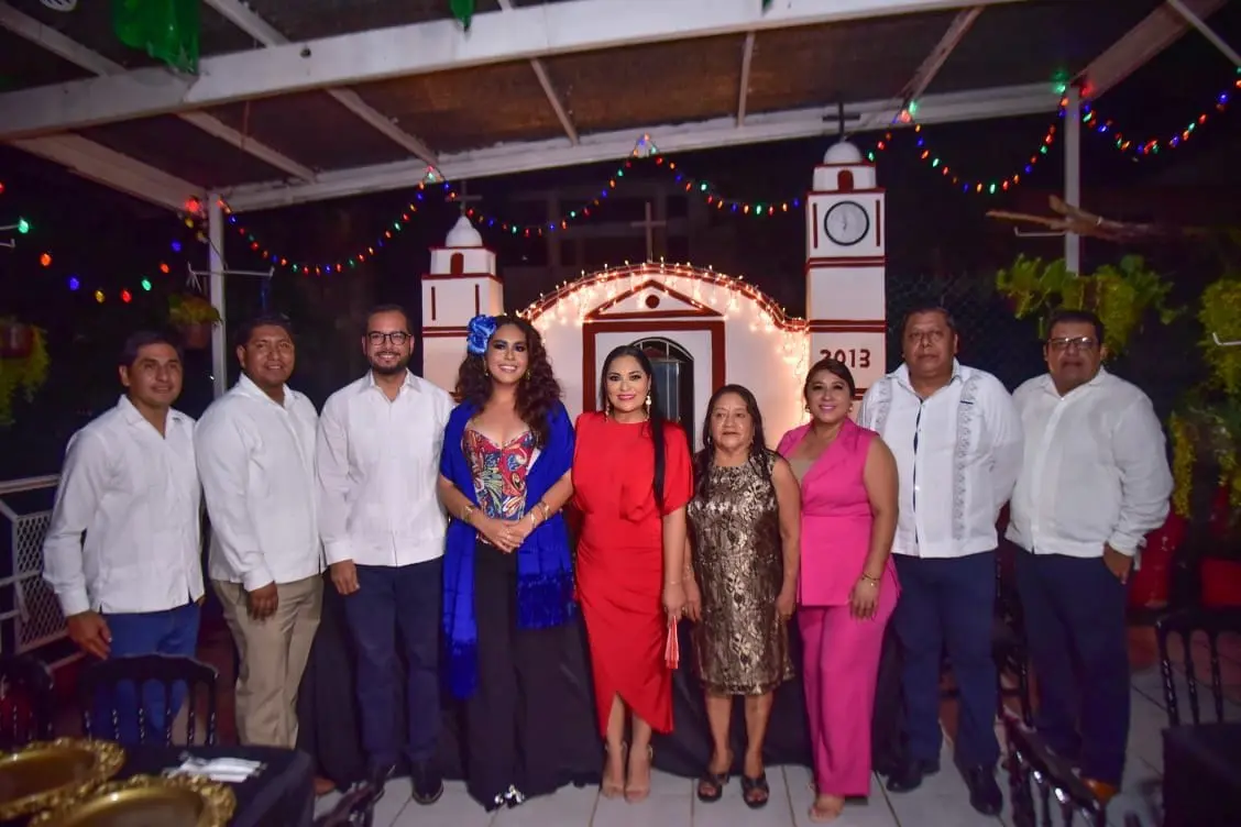 Alcaldesa de Santiago Tuxtla realiza petición formal de la representante de la Señorita Libertad 2024