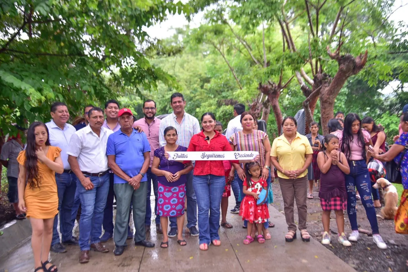 Entregan pavimentación de las huellas de la localidad de Cerro del Cubilete, en Santiago Tuxtla