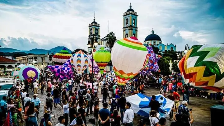 Se lleva a cabo con éxito la segunda exhibición de Globo de Papel San Andrés Tuxtla 2024
