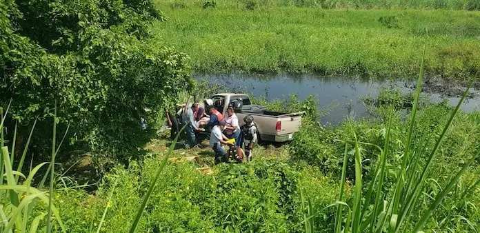 3 mujeres lesionadas tras volcadura de camioneta, en Cosamaloapan