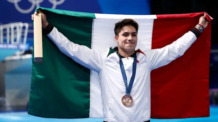 Osmar Olvera le da a México la medalla de bronce en los clavados de París 2024