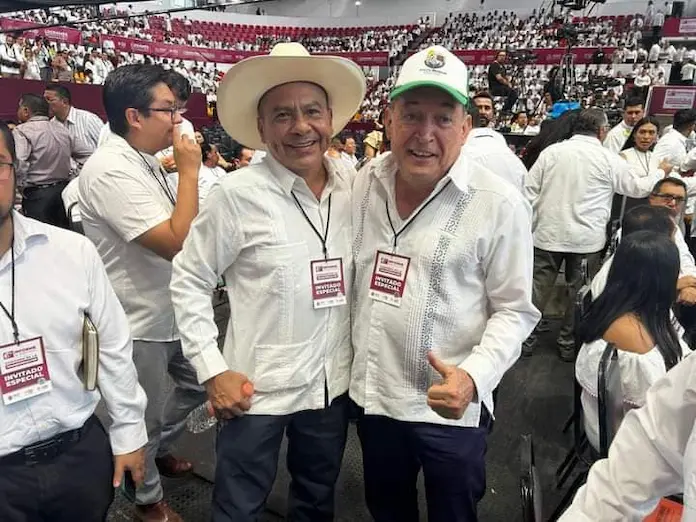 Asiste alcalde e Catemaco al 6to Informe del Ing. Cuitláhuac García Jiménez