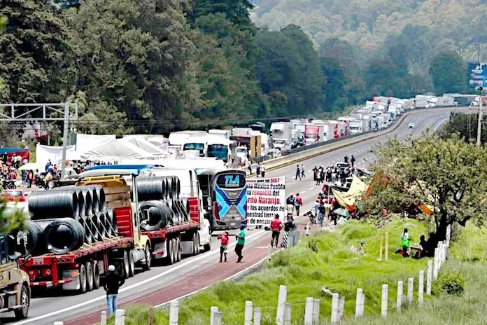 Cifran en más de 10 mil mdp y contando las pérdidas por bloqueos en la autopista México-Puebla