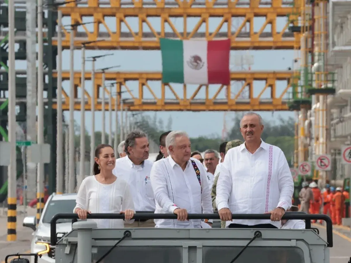 Inauguran la producción de Dos Bocas entre protestas de contaminación